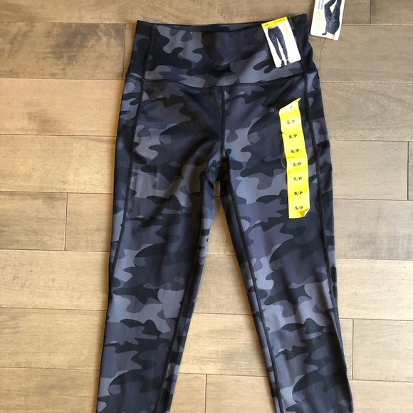 Lolë Camo Crop Leggings - Picture 3 of 6